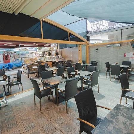 ホテル White Orange イズミル