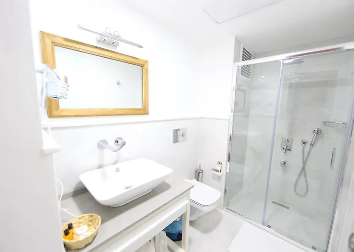 White Orange איזמיר