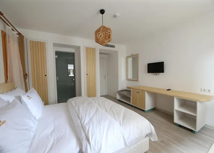 White Orange Hotel 3*