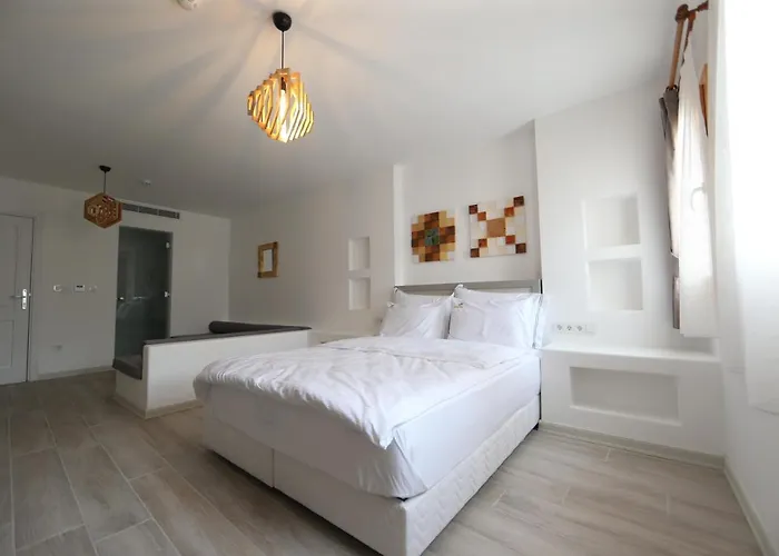 White Orange מלון 3*