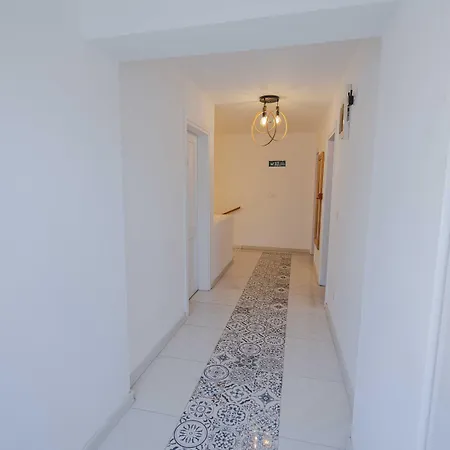 White Orange 3* إزمير