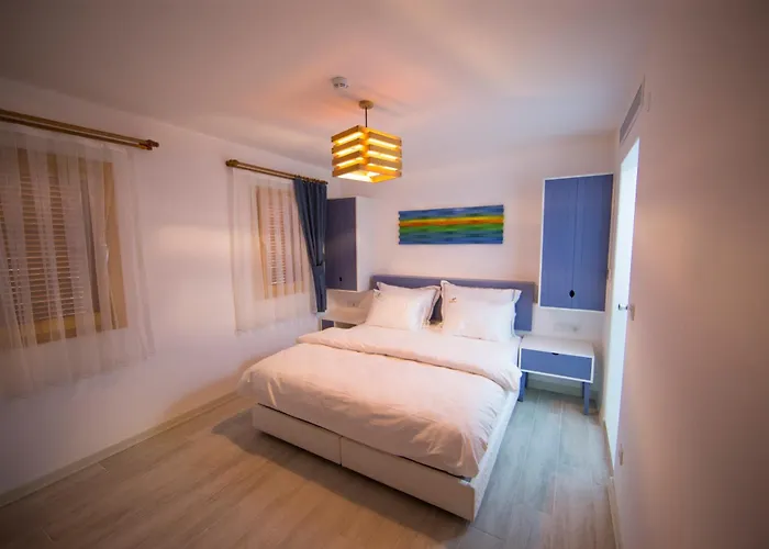 White Orange Hotell 3*