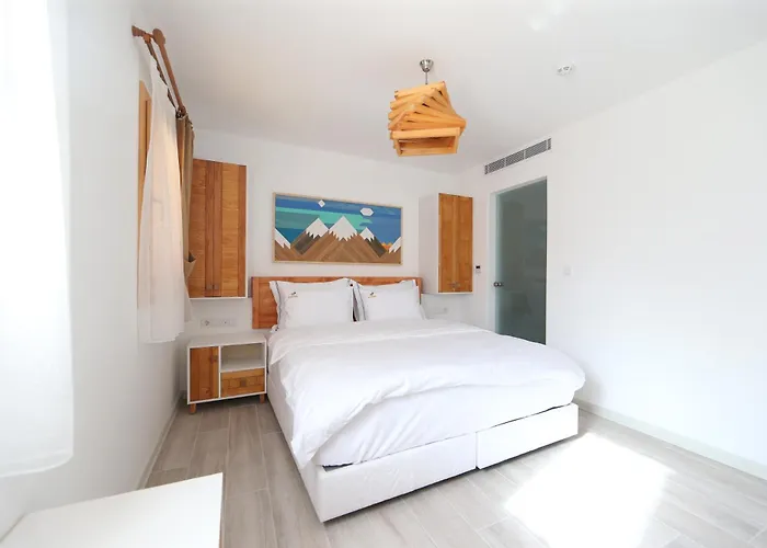 White Orange Hotell 3*